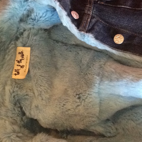 Talk of the Walk Vintage 90’s Denim Jean Jacket - Picture 4 of 6